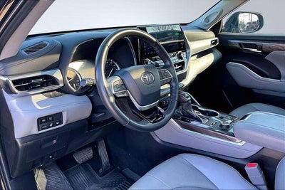 2022 Toyota Highlander Platinum